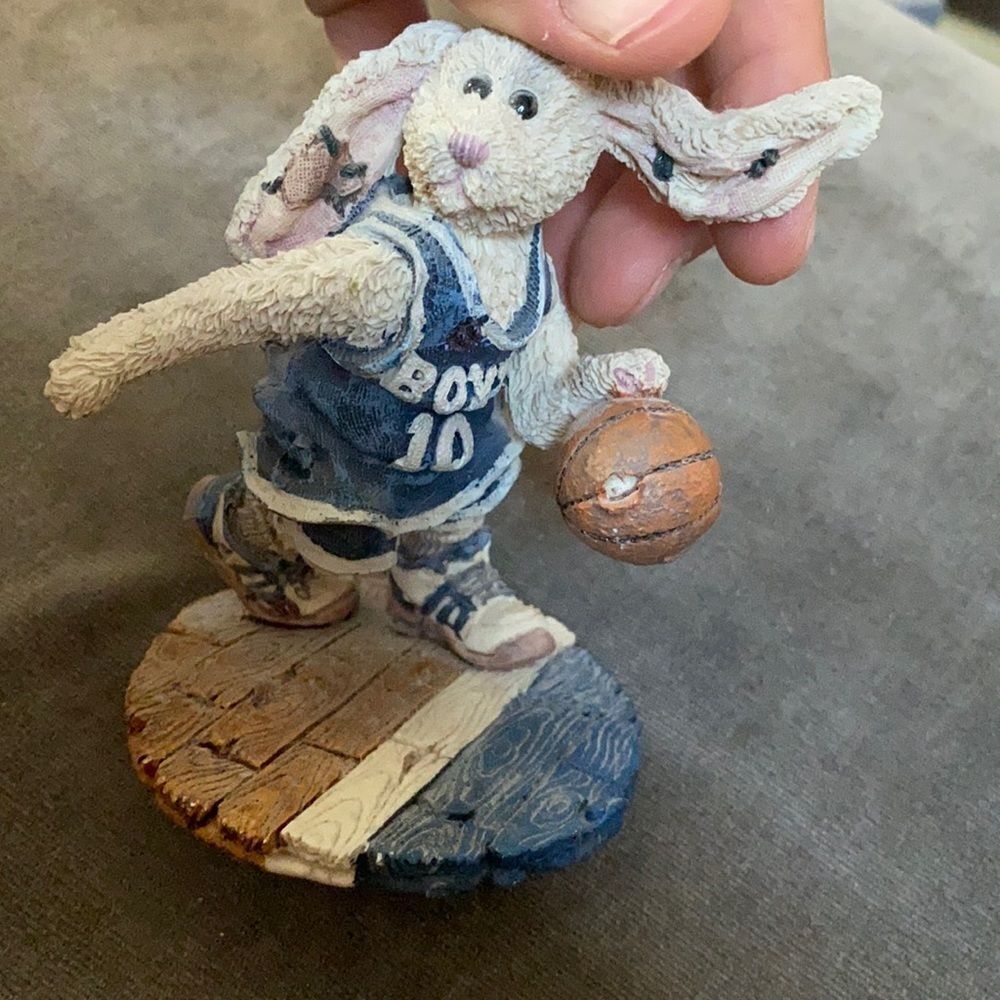 Vintage Boyds Bears "Buzz... the Flash" Bunny basketball theme figurine